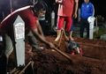 Tanah di Sekitar Makam BJ Habibie Terasa Berbeda dari Biasanya, Begini Kisahnya si Penggali Liang Lahat