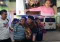 Anak Elvi Sukaesih Ngamuk sampai Hancurkan Atap Warung Kelontong, Pemilik Warung: Saya Hampir Mati Kena Tusuk