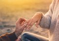 Alami Mimpi Buruk, Wanita Ini Tidak Sengaja Menelan Cincin Pertunangannya, Sang Tunangan Justru Tertawa Terbahak-bahak!