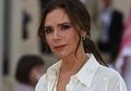 Victoria Beckham Tunjukkan Tingkah Nyeleneh Saat Kunjungi Sebuah Tempat Makan