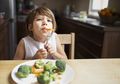 Membiasakan Anak Untuk Sarapan di Pagi Hari Memang Tak Mudah, Moms Bisa Coba Trik Berikut Ini!
