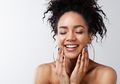 Ini Dia Cara Pakai Skincare yang Tepat, Jangan Terlalu Cepat Menumpuk Skincare!