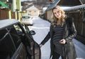 Moms, Ikuti Tips Berikut Ini Agar Tetap Aman Mengemudi Selama Hamil