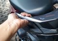 Sering Dipakai Pembonceng Buat Pegangan, Ternyata Ini Lho Fungsi Behel Motor yang Sebenarnya