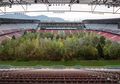 Seniman Ini Ubah Stadion Sepak Bola di Austria Jadi Hutan Sebagai Bentuk Kritik
