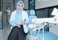Jual Tanah Hingga Dagang Kue di Kampus untuk Biaya Kuliah, Anak dari Seorang Kernet Bus Ini Berhasil Jadi Dokter Gigi, Salut!