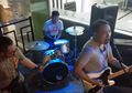 Jago Juga, Vicky Prasetyo Cover Lagu 'Basket Case' Milik Green Day