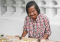 Hidup Sebatang Kara, Nenek Buta Ini Berjualan Roti demi Bertahan Hidup, Namun Malah Sering Dicuri Karena Tahu Dia Buta