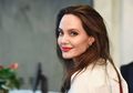 Sembunyikan Rahasia dari Brad Pitt, Angelina Jolie Jalani Terapi Akupuntur Demi Bisa Tersenyum Kembali