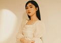 Cuek dalam Urusan Penampilan, Isyana Sarasvati Beberkan 2 Bagian Tubuh Paling Penting yang Bisa Dikreasikan dengan Makeup