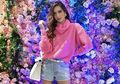 Pakai Atasan Strapless dengan Flare Pants Unik, Tampilan Nyentrik Istri Ardi Bakrie Nia Ramadhani Justru Curi Perhatian