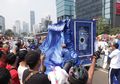 Berbagi Gembira dengan Warga Jakarta, Truk #BijakBerplastik Tunjukkan Siklus Daur Ulang Botol Plastik Bekas