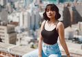 Pakai Kaus Ketat di Bagian Dada, Marion Jola Tampil Seksi di Pesawat