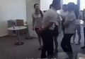 Terapkan Aturan Tak Masuk Akal, Sebuah Perusahaan di Tiongkok Paksa Karyawan Wanita untuk Ciuman dengan Bos Setiap Pagi