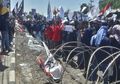 Polisi Coba Dinginkan Demo Mahasiswa di Surabaya dengan Lantunan Asmaul Husna