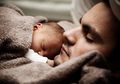 Meski Tak Melahirkan, Dads Juga Bisa Alami Depresi Postpartum, Lho