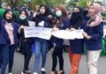 Akhirnya Diberi Sanksi, 6 Mahasiswa Ini Tertangkap Bentangkan Poster Zinahi Saja Aku Jangan Zinahi Negaraku saat Ikut Demo