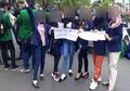 Viral 6 Mahasiswi di Banjarmasin Pampang Poster Zinahi Saja Aku, Jangan Zinahi Negaraku saat Demo, Ini yang Kemudian Mereka Lakukan kepada Kampus