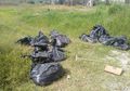 Merinding, Temukan 17 Kantong Plastik Besar di Lahan Kosong, Ketika Dibuka Isinya Bikin Warga Geger