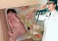 Tanpa Sehelai Benangpun Dibuang Orangtua Kandungnya Sendiri, Bayi Mungil Ini Sekarang Jadi Anak Pejabat, Potret Tampannya Kini Tak Kalah dari Selebriti