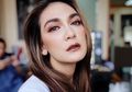 Tutorial Makeup untuk Traveling ala Luna Maya, Nggak Sampai 10 Menit!