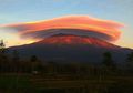 Viral Puncak Gunung Lawu yang Tampak ‘Bertopi’, Cantik Sih Tapi Sangat Berbahaya!