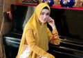Manggung Bareng Opick, Tampilan Mulan Jameela dengan Busana Hijab Syar'i Justru Jadi Sorotan!