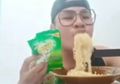 Menantang Maut! Youtuber Ini Viral karena Makan Mi Instan Campur Detergen, Lihat Ekspresinya Setelah Makan!