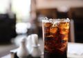 Enak Sih, Tapi Jangan Konsumsi Soda Bareng 3 Makanan Ini Deh!