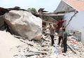 Batu Raksasa Jatuh dari Ketinggian 500 Meter hingga Timpa Rumah dan Sekolah, Video Ini Perlihatkan Kepanikan Warga Sekitar
