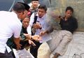 Saksikan Ayahnya Ditangkap Densus 88, Anak Penusuk Wiranto Teriak Histeris: Jangan Siksa Bapak Saya!