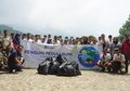 Aksi Bersih-bersih di Belantara Hutan ala Penguin Indonesia