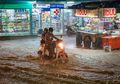Jangan Asal Terobos, Kenali Batas Aman Motor Saat Lewati Genangan Air