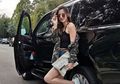 Ibu 3 Anak, Intip Koleksi Celana Jeans Pendek Gemes ala Nia Ramadhani, Seksi Modis Banget!