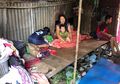 Miris, Rumah Dijual Mertua, Sepasang Suami Istri Ini Tinggal di Gubuk Mirip Kandang Ayam Bersama 4 Anaknya