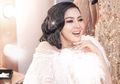 Syahrini Pamer Foto Mesra dengan Suami di Pesawat Mewah Sambil Letakkan Pouch Super Mahal, Netizen: Nagita Slavina Udah Punya Duluan!