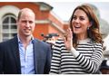 Naik Transportasi Tradisional Tuk Tuk Saat Kunjungannya, Kate Middleton dan Pangeran William Pakai Baju Khas Pakistan
