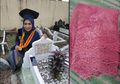 Viral Curhatan Menyayat Hati Anak Penjual Lontong yang Harus Wisuda Tanpa Kehadiran Orangtua, Padahal Sang Ibu Sudah Siapkan Kain Kebaya Sejak 2 Tahun Lalu