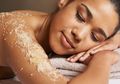 Cerahkan Kulit Tubuh dengan Rekomendasi Body Scrub Lokal Ini, Harganya Mulai 40 Ribuan Saja!