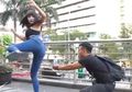Jati Dirinya Masih Misterius, Kali Ini Lucinta Luna Tunjukkan Sisi 'Pria' di Depan Umum, Tendang Sosok Ini Sampai Terkapar!