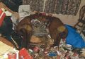 Kejam! Pria Ini Tinggalkan Istrinya yang Sedang Sekarat Dalam Rumah Penuh Sampah, Saat Ditemukan Begini Kondisinya