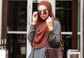Sering Tampil Santun dengan Busana Syar'i, Tampilan Istri Irwansyah Zaskia Sungkar Pakai Oversized T-shirt Justru Tetap Modis!