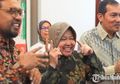 Terlanjur Bacakan Al Fatihah di Segelas Air, Tri Rismaharini Kaget Saat Tau Orang Kesurupan di Hadapannya Hanya Pura-pura : Gak Jelas Arek-arek Iku!