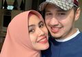 Jadi Bohongi Suaminya yang Ustaz Kondang, Artis Ini Rela Lahirkan Bayinya di Karpet Rumah
