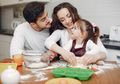 #FamiliyQuality: Liburan Seru dengan Mengajak Anak Memasak di Dapur, ini Manfaatnya!