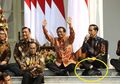 Bikin Netizen Bingung, Ini Penjelasan Dokter Soal Gaya Duduk Presiden Jokowi Saat Kenalkan Kabinet Indonesia Maju