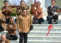 Challenge Gaya Duduk Ngemper ala Jokowi, Tidak Semua Orang Bisa Melakukannya, Kecuali Mereka Ini