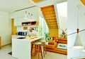 Sentuhan Kayu di Dapur Putih, Ini Cara agar Tak Berkesan Monoton