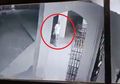 Warga Gandus, Palembang Dibuat Geram, Seorang Pria Lempar Kotoran Manusia ke Dalam Masjid, Aksi Pelaku Terekam CCTV!