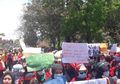 Demo Kendari Berakhir Ricuh, Mahasiswa Lempari Polisi dengan Tinja